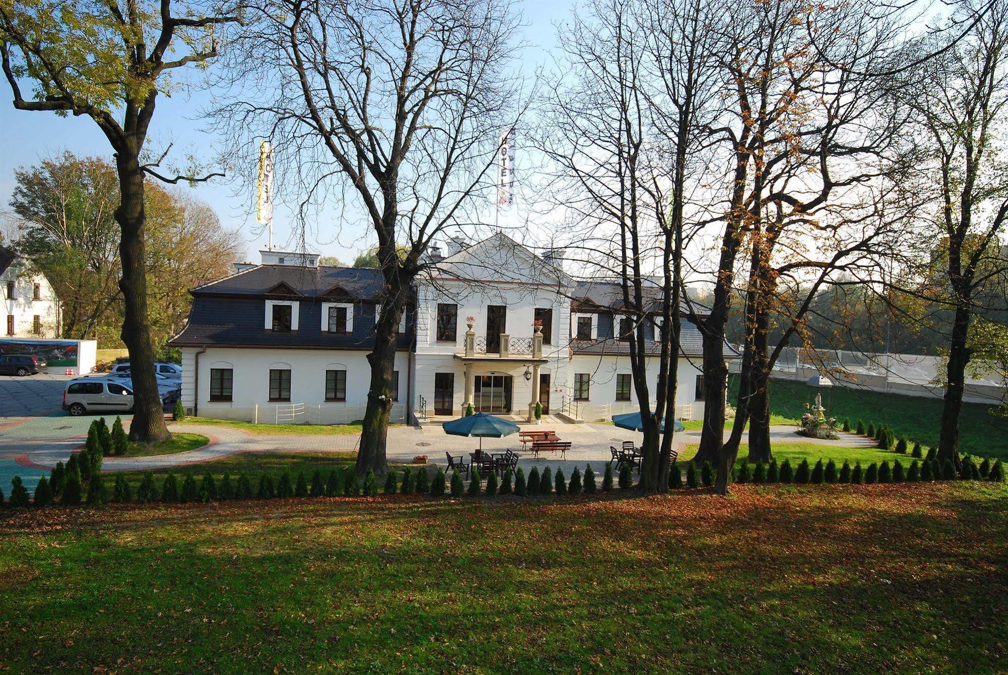Hotel Dwor Kosciuszko Cracovie Extérieur photo The manor house of the former estate