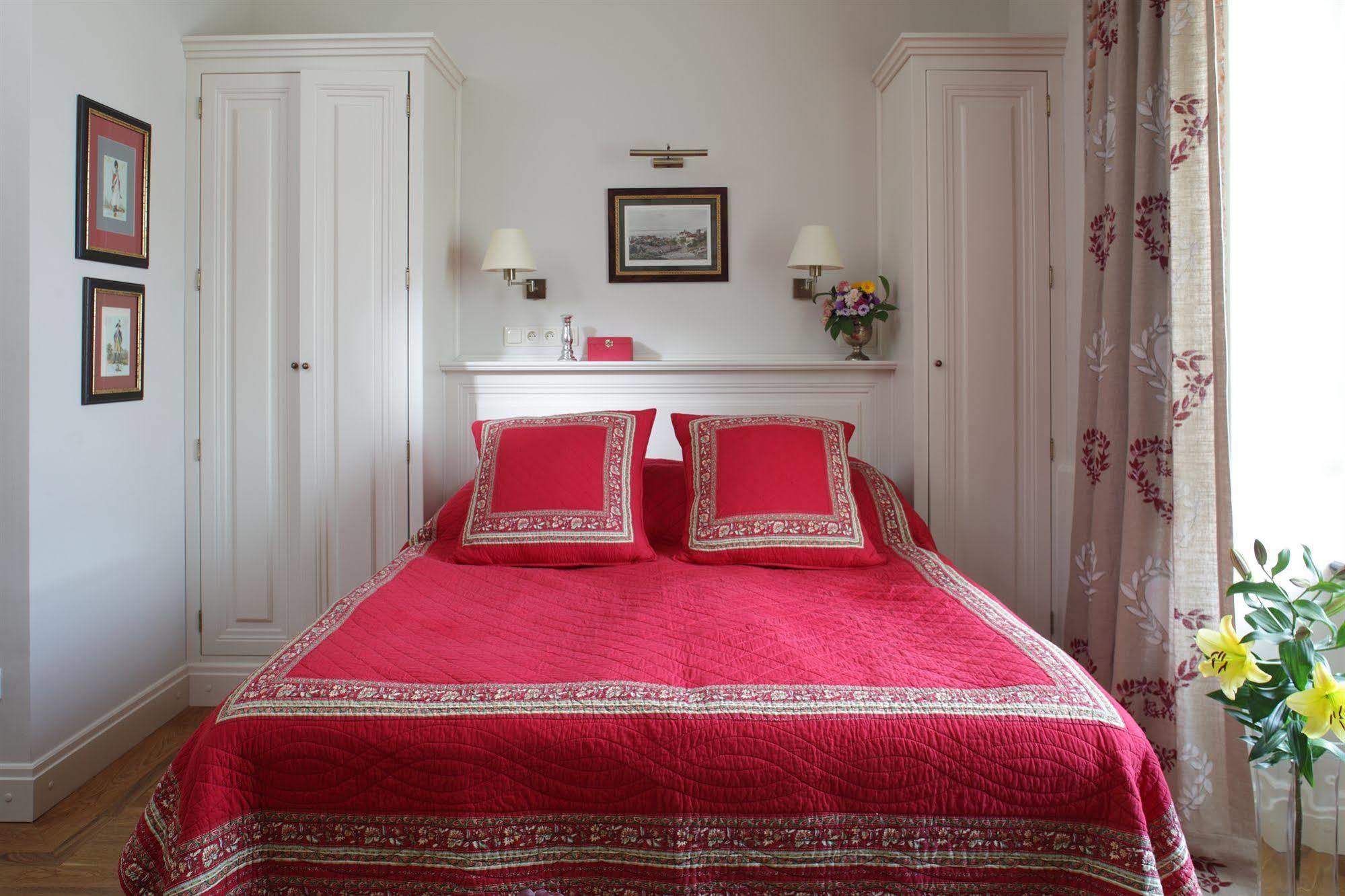 Hotel Dwor Kosciuszko Cracovie Extérieur photo A bedroom
