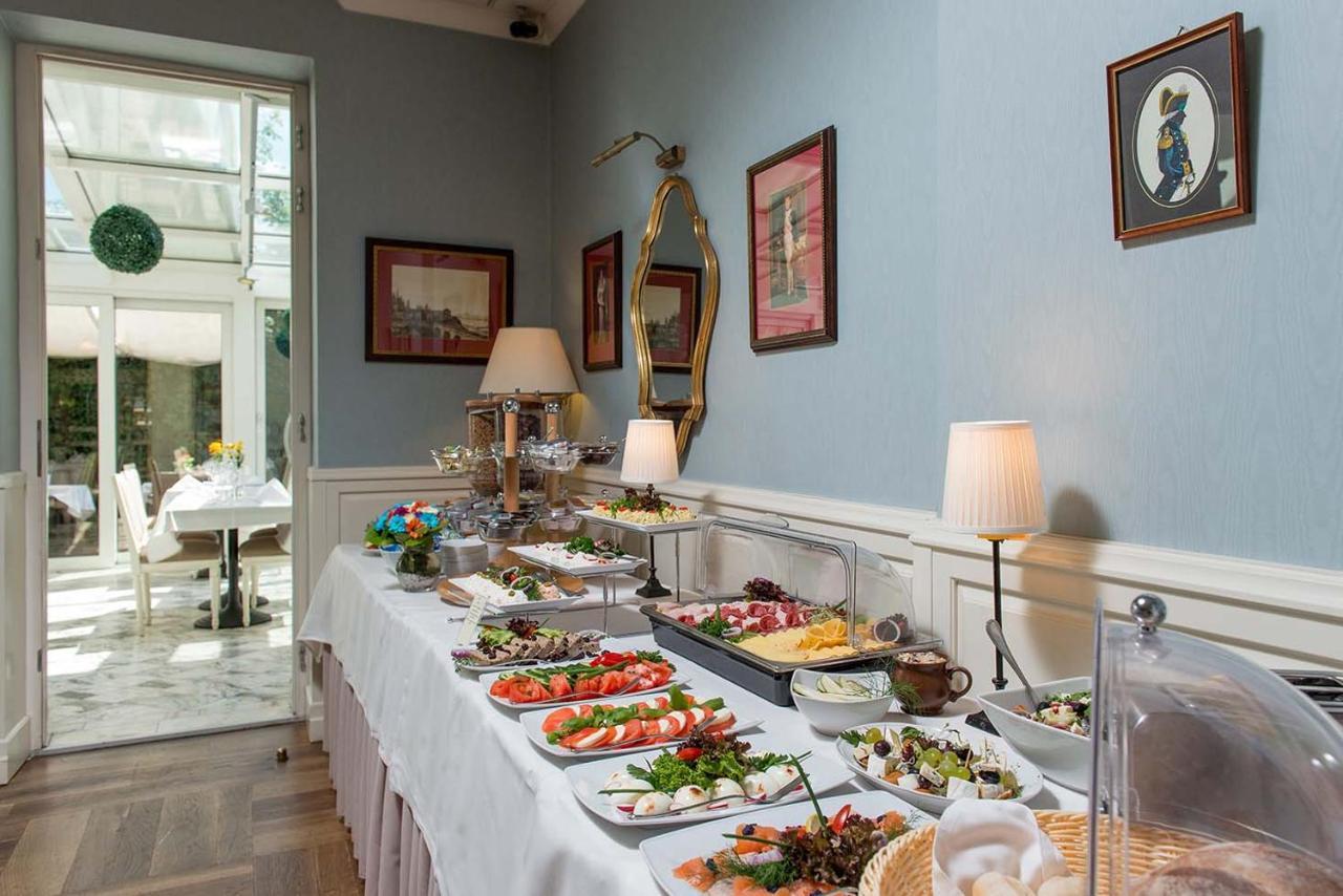 Hotel Dwor Kosciuszko Cracovie Extérieur photo A buffet at a hotel